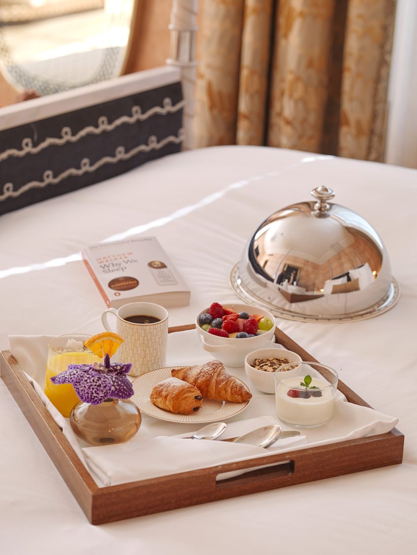 Roomservice breakfast